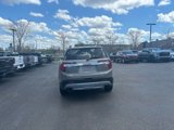 Used 2022 GMC Acadia SLE w/ Driver Convenience Package image 5