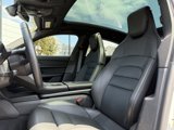 Used 2022 Porsche Taycan image 5