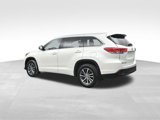 Used 2017 Toyota Highlander XLE image 2