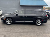 Used 2017 Chrysler Pacifica Touring-L Plus image 2