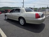 Used 2008 Lincoln Town Car Signature image 4