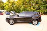 Used 2018 Jeep Cherokee Latitude Plus w/ Comfort/Convenience Group image 4