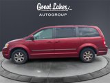 Used 2009 Chrysler Town & Country Touring image 2
