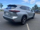 Used 2021 Toyota Highlander XLE image 3
