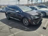 Used 2017 Chrysler Pacifica Limited image 3