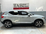 Used 2024 Volvo XC40 B5 Core image 2