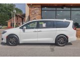 Used 2020 Chrysler Pacifica Touring w/ Advanced Safetytec Group image 6
