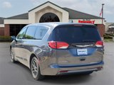 Used 2022 Chrysler Voyager LX image 3