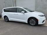 Used 2022 Chrysler Pacifica Touring-L w/ Uconnect Theater Family Group image 3