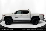 Used 2022 Toyota Tacoma TRD Off-Road image 2