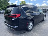 Used 2022 Chrysler Pacifica Touring-L image 5