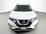 Used 2017 Nissan Rogue SV w/ SV Premium Package image 2