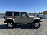 Used 2017 Jeep Wrangler Unlimited Rubicon w/ Connectivity Group image 4