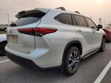 Used 2020 Toyota Highlander XLE image 3
