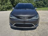 Used 2018 Chrysler Pacifica Limited w/ Tire & Wheel Group image 2