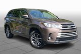 Used 2017 Toyota Highlander XLE image 2