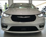Used 2024 Chrysler Pacifica Touring-L image 2