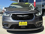 Used 2023 Chrysler Pacifica Touring-L image 4