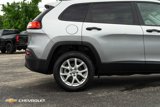 Used 2017 Jeep Cherokee Sport image 5