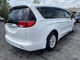 Used 2017 Chrysler Pacifica Touring image 5