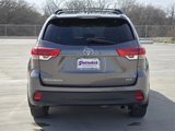 Used 2017 Toyota Highlander XLE image 5