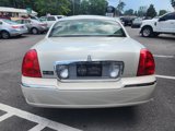 Used 2006 Lincoln Town Car Signature image 5