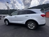 Used 2017 Kia Sorento LX w/ LX Convenience Package image 4