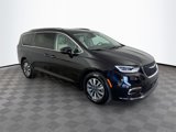 Used 2021 Chrysler Pacifica Touring-L image 4