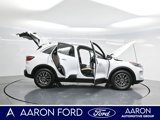 Used 2022 Ford Escape SEL w/ Technology Package image 4