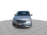 Used 2014 Chrysler Town & Country Touring image 3