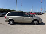 Used 2006 Chrysler Town & Country Touring image 2