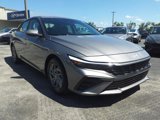 Used 2024 Hyundai Elantra SEL image 2