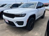 New 2025 Jeep Grand Cherokee Altitude image 3