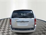 Used 2010 Chrysler Town & Country Touring image 5
