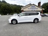 Used 2022 Chrysler Pacifica Touring-L image 5