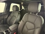Certified 2024 Porsche Macan image 5