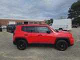 Used 2023 Jeep Renegade Latitude w/ Premium Group image 2