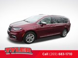 Used 2021 Chrysler Pacifica Limited image 3