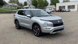 Used 2024 Mitsubishi Outlander SE image 2