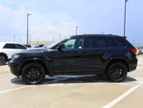 Used 2017 Jeep Grand Cherokee Altitude image 2