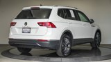 Used 2022 Volkswagen Tiguan SE w/ Panoramic Sunroof Package image 5