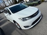 Used 2017 Chrysler Pacifica Touring-L image 4
