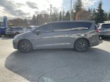 Used 2023 Chrysler Pacifica Limited w/ Uconnect Theater Family Group image 4