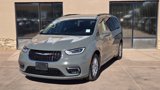 Used 2022 Chrysler Pacifica Touring-L image 2