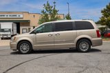 Used 2014 Chrysler Town & Country Touring-L image 5