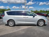 Used 2023 Chrysler Pacifica Touring-L image 5