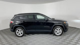 Used 2024 Jeep Compass Latitude image 3