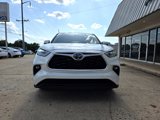 Used 2020 Toyota Highlander LE image 2