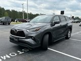 Used 2023 Toyota Highlander LE image 2