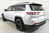 Used 2023 Jeep Grand Cherokee L Laredo image 3